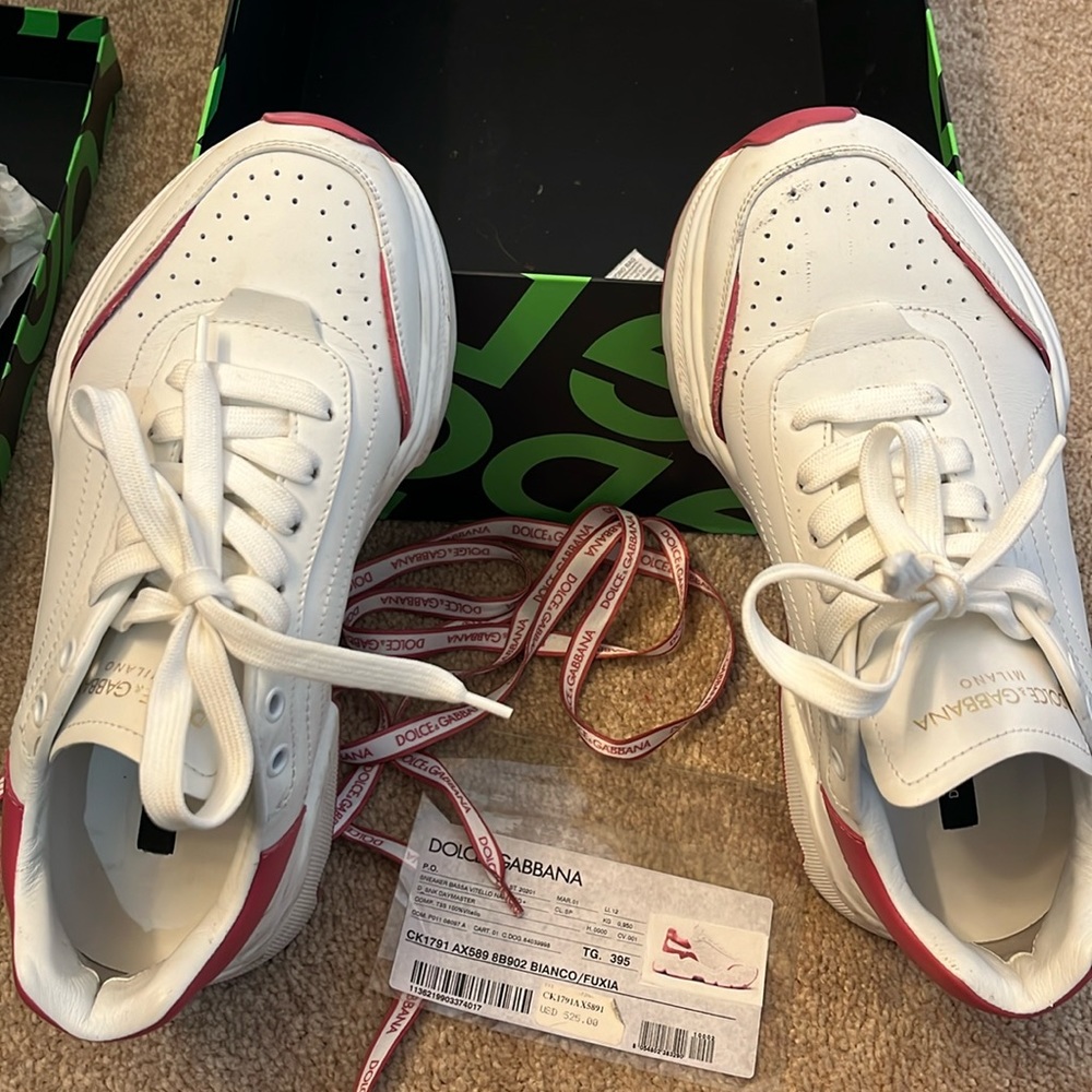 Need lite cleaning , small scuff on right foot shoe.